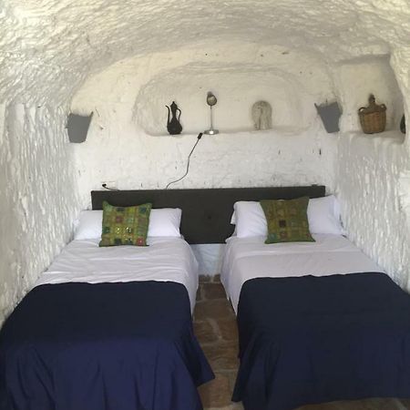 Bed and Breakfast The Cave Of Dreams Баса Экстерьер фото