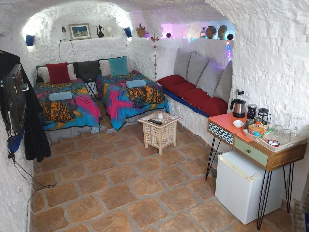 Bed and Breakfast The Cave Of Dreams Баса Экстерьер фото